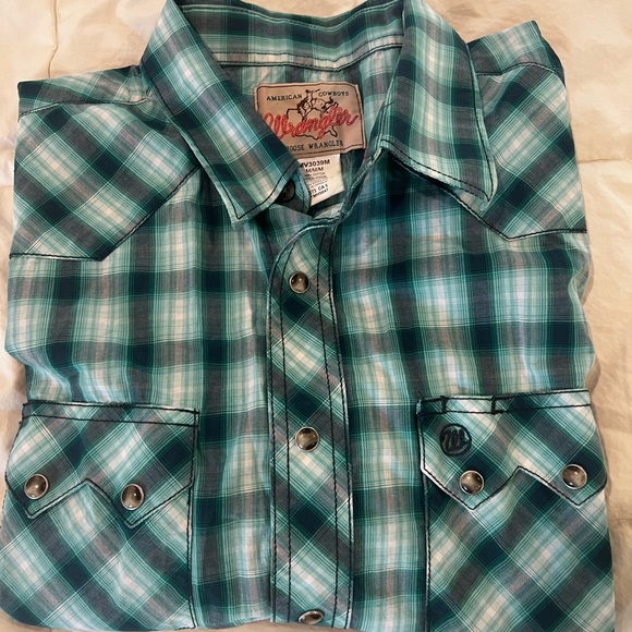 Wrangler Button Up - Picture 2 of 4